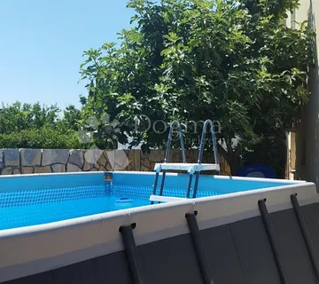GRAD KRK - APARTMAN S VELIKOM OKUĆNICOM - cover