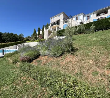 Buje, Kuća U Nizu Sa Predivnim Pogledom