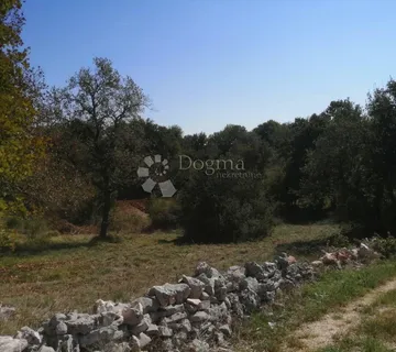 Građevinsko zemljište u mirnom okruženju 518m2 - Krmed, Bale