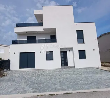 Luksuzna vila s bazenom 80m od mora-Prezida - cover