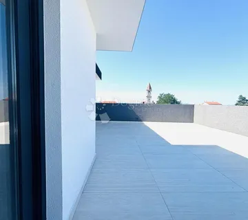 Penthouse nadomak mora i s impresivnim terasama i s uporabnom dozvolom - cover