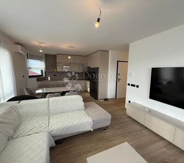 LUKSUZAN NAMJEŠTEN PENTHOUSE S POGLEDOM NA MORE - cover
