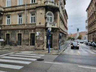 Izuzetna prilika! Poslovni prostor sa dva izloga na TOP poziciji u strogom centru grada - Rijeka
