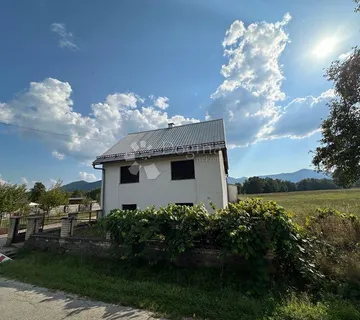 GOSPODARSKO IMANJE, KUĆA SA POMOĆNIM OBJEKTIMA, Pazarišta - Aleksinica, Gospić