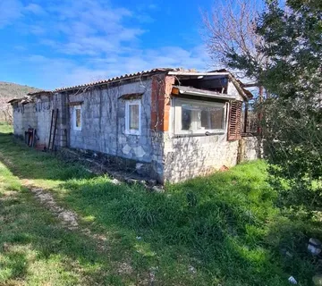 Građevinsko zemljište sa objektom - Posedarje
