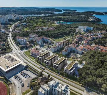 Stan S Velikom Krovnom Terasom! (z4-S32) - Pula