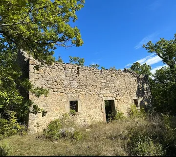 Kuća Na Brdu S 6 Ha Zemljišta - Drniš
