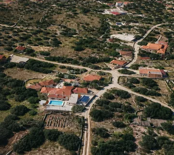 Građevinsko zemljište s panoramskim pogledom na more - Vinišće, Marina