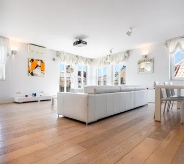 DRUGI NEMAJU !! MI IMAMO – STAN 153,90 m² s tersom 25 m², CENTAR RIJEKE - Rijeka