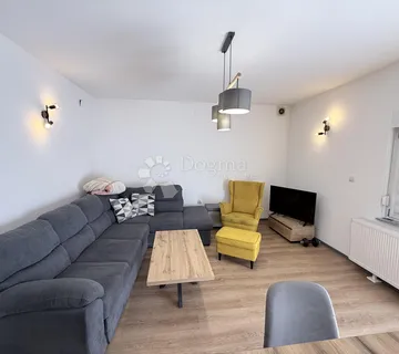 PROSTRANA OBITELJSKA KUĆA U PETRINJI - 230m² - Petrinja