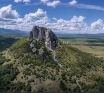 Zir 200000 M2 U Cjelini + Firma Bez Poreza - Drenovac Radučki, Gospić