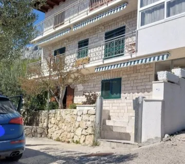 Kuća sa tri stana i pogledom na more - Jesenice, Dugi Rat