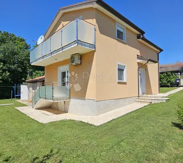 Obiteljska kuća u mirnom naselju na 10 min od mora - Umag