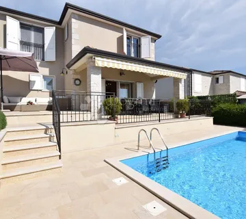 Poreč okolica - šarmantna vila s 3 spavaće sobe i bazenom