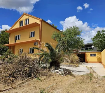 Kuća-Kaštel Novi - cover