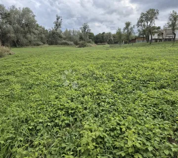 GRAĐEVINSKO ZEMLJIŠTE LIČKI OSIK 2 PARCELE UZ VODU - cover