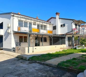 Medulin, novouređena kuća sa 7 apartmana - cover