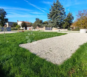 Top teren s vodom i pripremom za struju 500 m od mora - cover