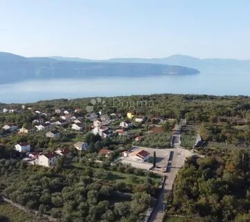 ZEMLJIŠTE - OKOLICA GRADA KRKA - POGLED MORE - cover