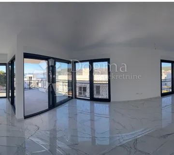 Penthouse s krovnom terasom i panoramskim pogledom na more - cover