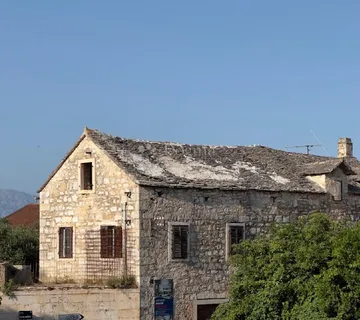 Kuća za renovaciju na odličnoj lokaciji- Supetar - cover