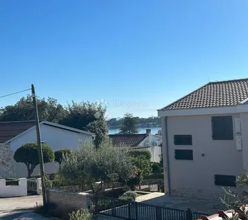 Predivna kuća s pogledom na more – Petrčane - cover