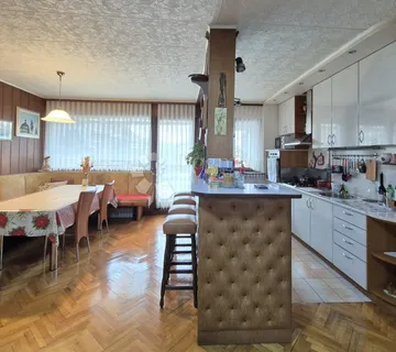 Dvoetažni stan u centru Zagreba, 129 m2, 3.kat-PRILIKA! - cover