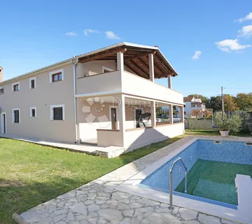 SAMOSTOJEĆA KUĆA S DVA STANA I BAZENOM-LOBORIKA - cover