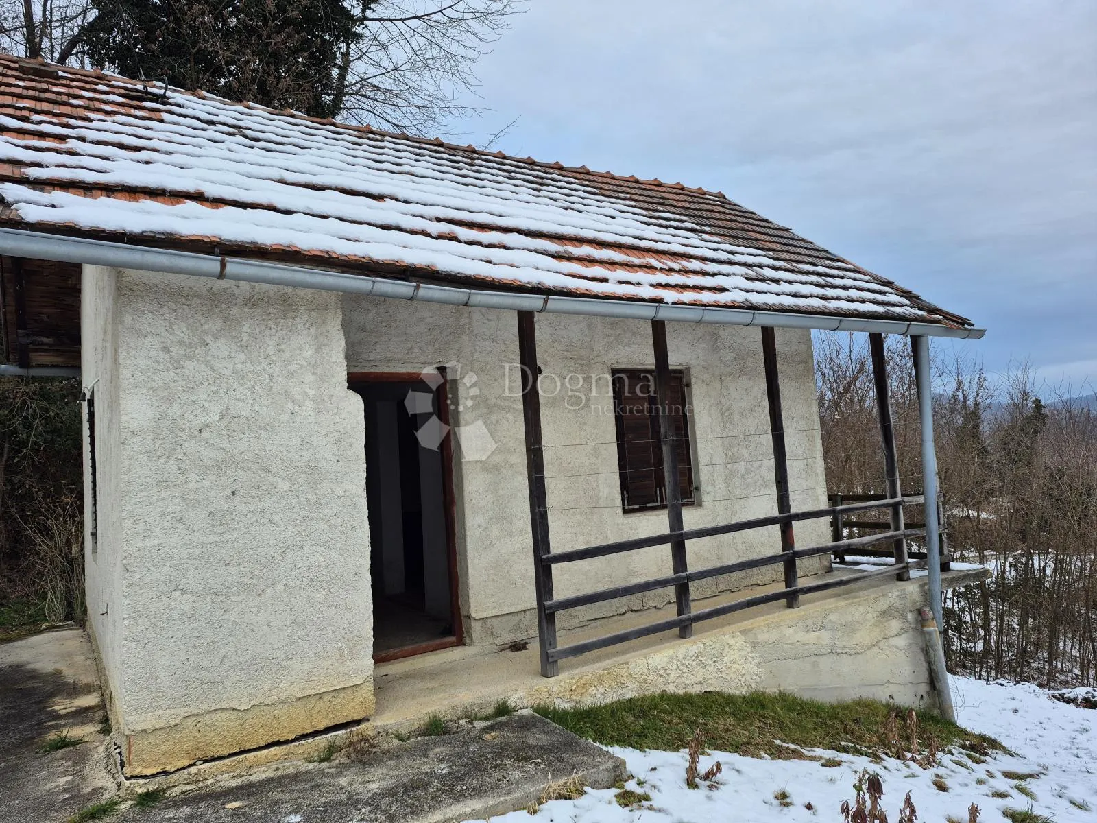 Vikendica u Maclju s prekrasnim pogledom i velikim zemljištem - cover