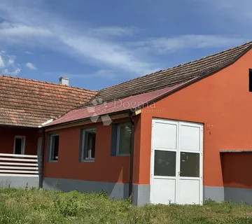 Obiteljska kuća s dvorištem i opcijom proširenja - cover