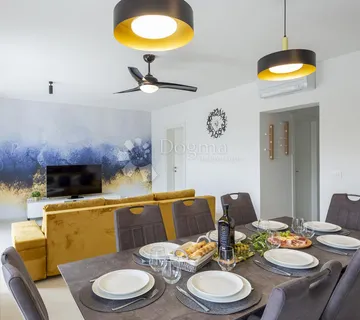 Ekskluzivna kuća za najam u Medulinu s pogledom na more, nekoliko koraka do plaže - cover