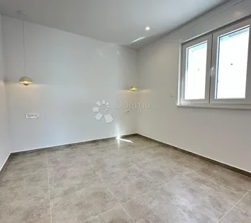 ROGOZNICA- STAN 2. RED OD MORA, TOP POGLED - cover