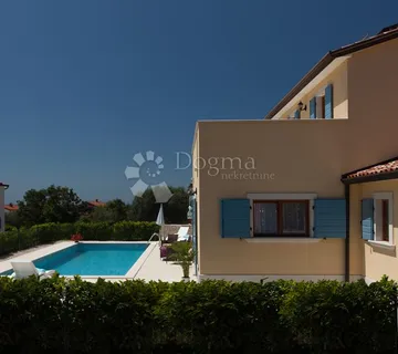 Kuća s bazenom isključivo za cijelogodišnji najam - cover