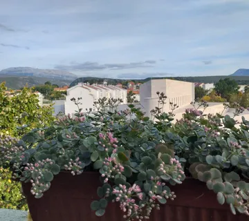 IZUZETNA PRILIKA: Trosoban stan na atraktivnoj lokaciji u Kninu, s pogledom na tvrđavu - cover
