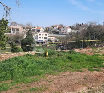 Investitorski HIT u centru Loborike – 800 m² za 2 dvojne kuće! - cover