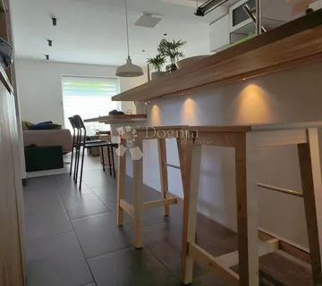 Dom u koji dolazite samo s koferima – moderna oaza mira u tramvaj zoni! - cover