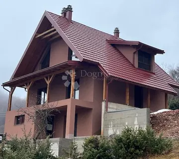 MRKOPALJ NOVOSAGRAĐENA KUĆA NA TOP LOKACIJI! - cover