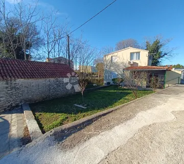 SAMOSTOJEĆA KUĆA NA ŠOLTI - cover