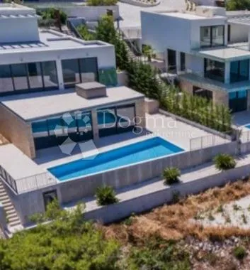 Prvi red do mora,moderna vila sa bazenom  II - cover