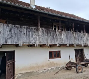 Starinski posjed s dušom - cover