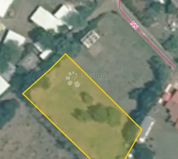 Investicijska prilika: 2 parcele u T2 zoni, 400 m od mora - cover