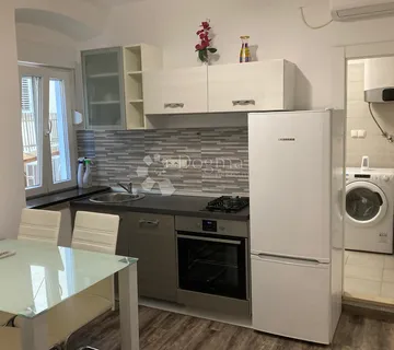 Uređen stan u srcu Malog Lošinja, 40m², 2 spavaće sobe - cover