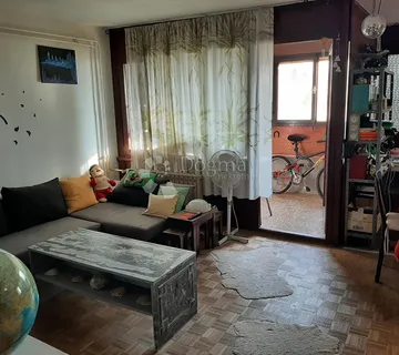 Stan u Prečkom s dvije lođe i puno svjetla – 4. kat, lift! - cover