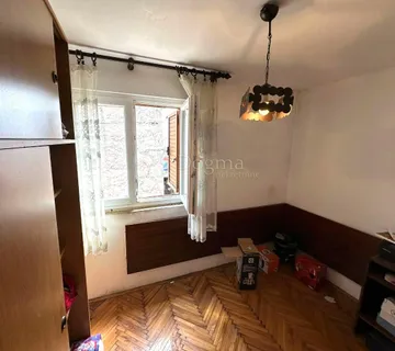 KUĆA U NIZU NA SELU, SA GARAŽOM I VRTOM - cover