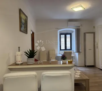 Odličan stan za najam u centru - cover