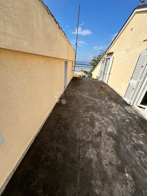 Moderan stan s pogledom na more ! Novogradnja - uskoro useljivo! - cover