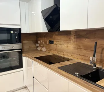 Moderno i vrhunski uređen stan za najam  - cover