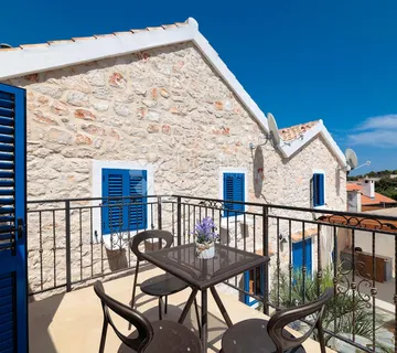 Autentična kamena kućica na otoku Molatu – Investicija u mir, luksuz i tradiciju (-KA-) - cover