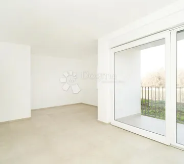 POREČ - Stan u novogradnji sa vrtom i pogledom na more - cover