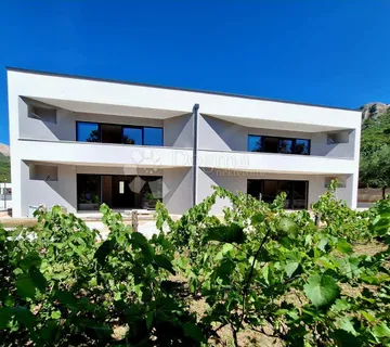 NOVOGRADNJA SA 4 APARTMANA - cover